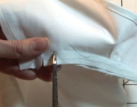 Clipping curves on a seam